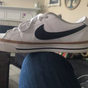 Used Mens size 8.5 Court Legacy shoes